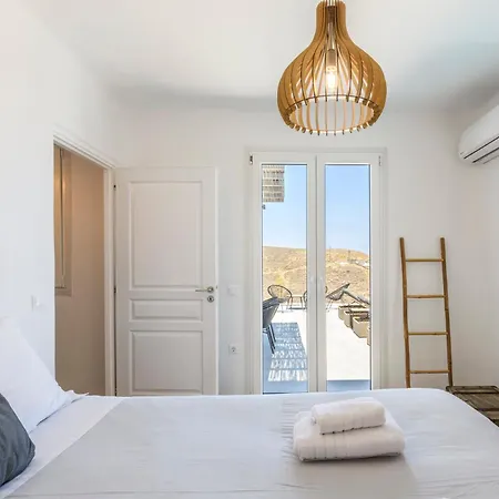 Villa Mykonos & *